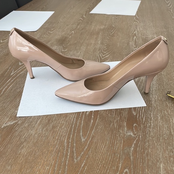 Michael Kors Dorothy Flex Tan Pumps Size 8 - Picture 7 of 11